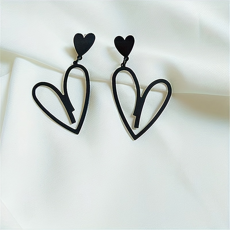 Vintage Gothic Heart Alloy Earrings Stainless Steel Ear Needle